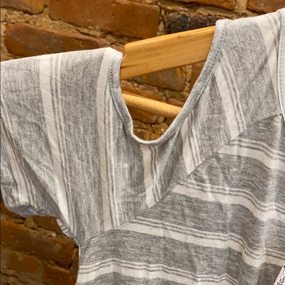 NWT Cold Shoulder Twist Front Tee - Picture 3 of 4